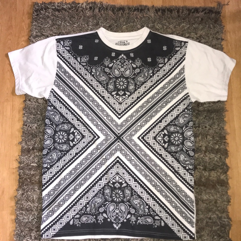 T-shirt w bandanna print